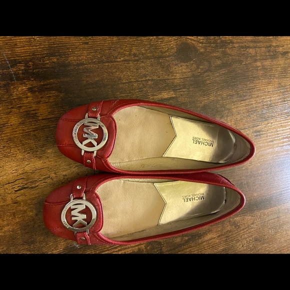 Red flats - Picture 1 of 2